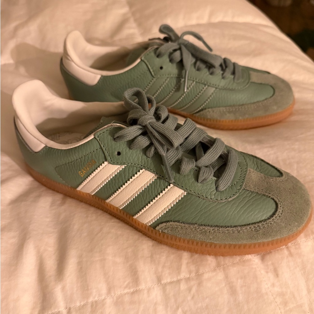 Adidas Samba’s in Green, Brand New